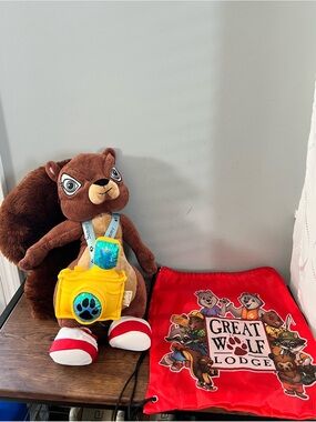 Sammy the Squirrel Great Wolf Lodge Plush Toy 17” w/ Camera, Sneakers, & Bag